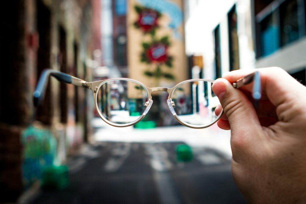 Astigmatismo pode ser corrigido com óculos, lentes ou cirurgia: veja quando cada opção é indicada 1 Astigmatismo
