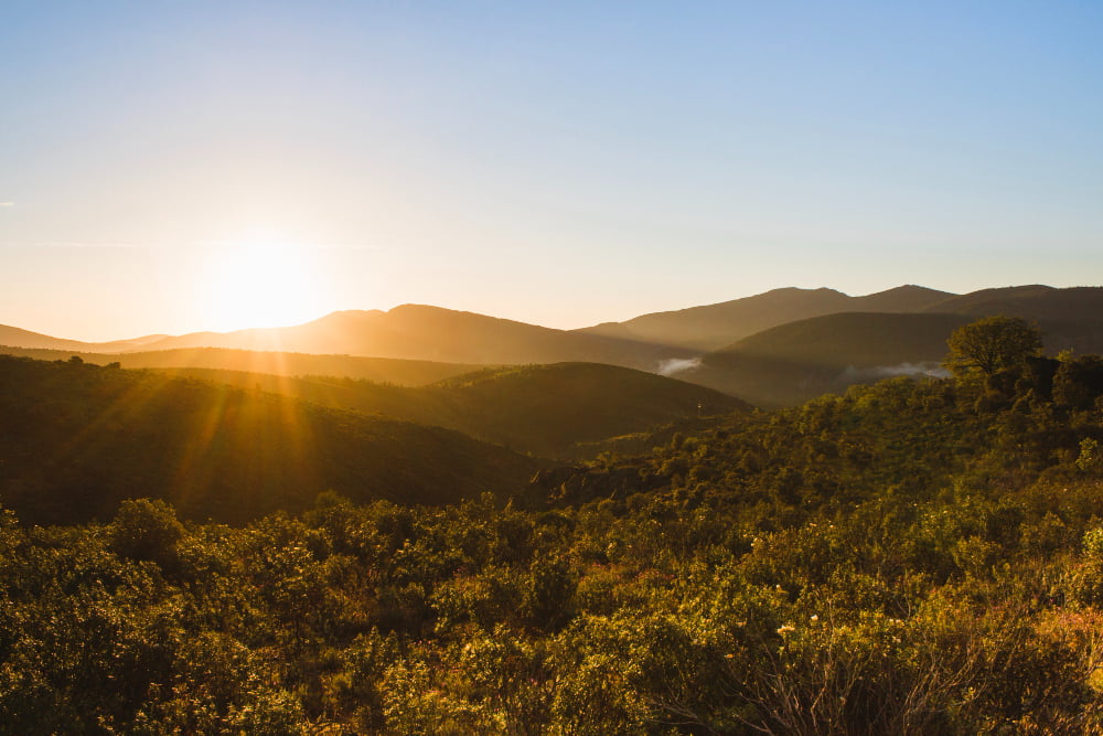 Serras Brasileiras: Lugares para viajar no Brasil 2 sunset hilly countryside