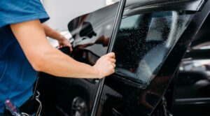 Película automotiva: proteção e estilo para seu carro 7 Leia mais sobre o artigo Película automotiva: proteção e estilo para seu carro