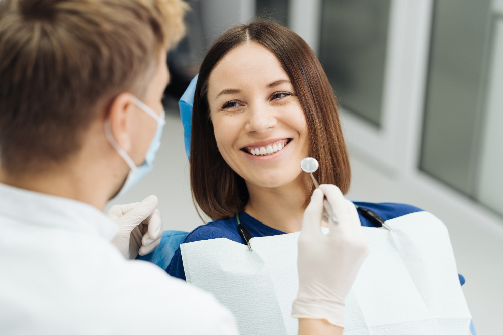 Quais são os benefícios da limpeza de dentes? 4 dentista odonto